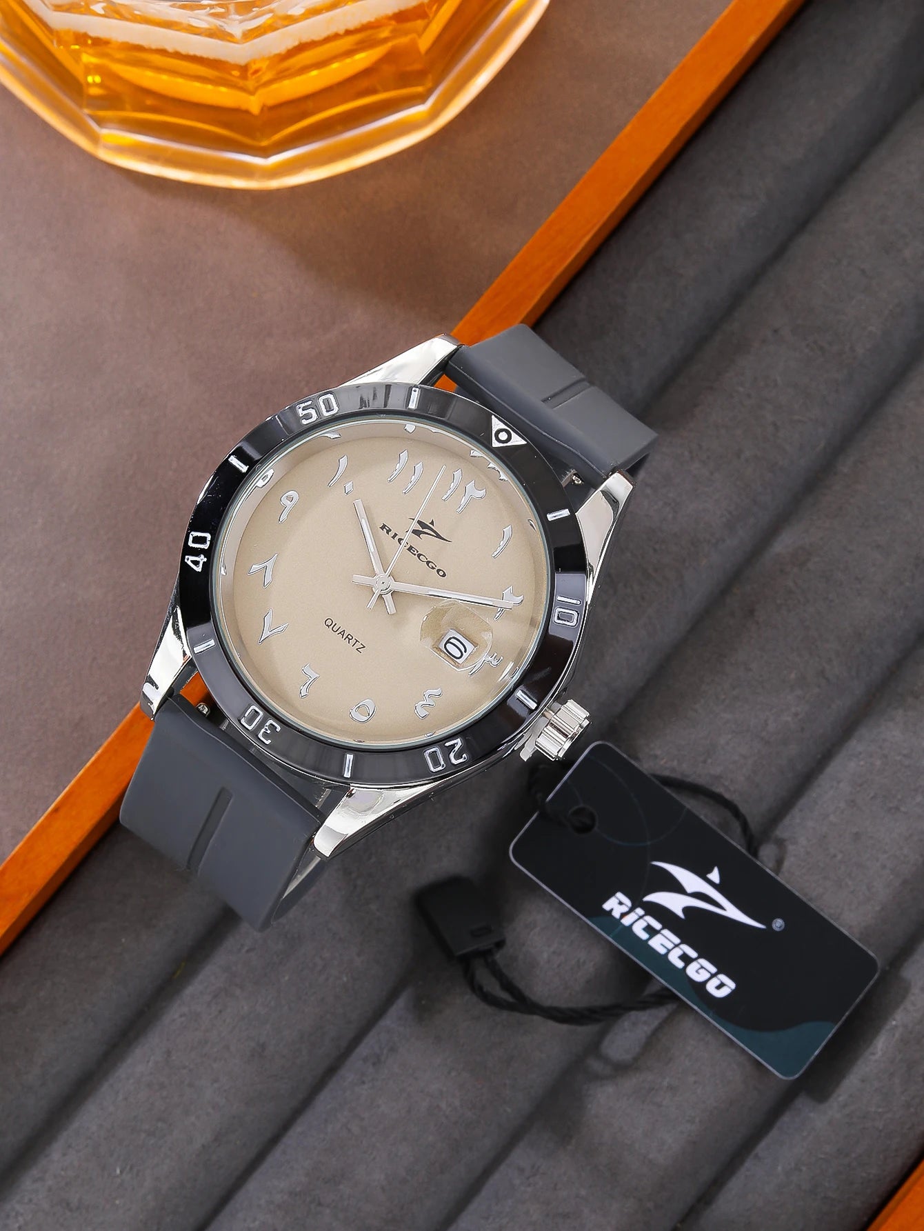 Fashionable, sporty, minimalist, business wristwatch